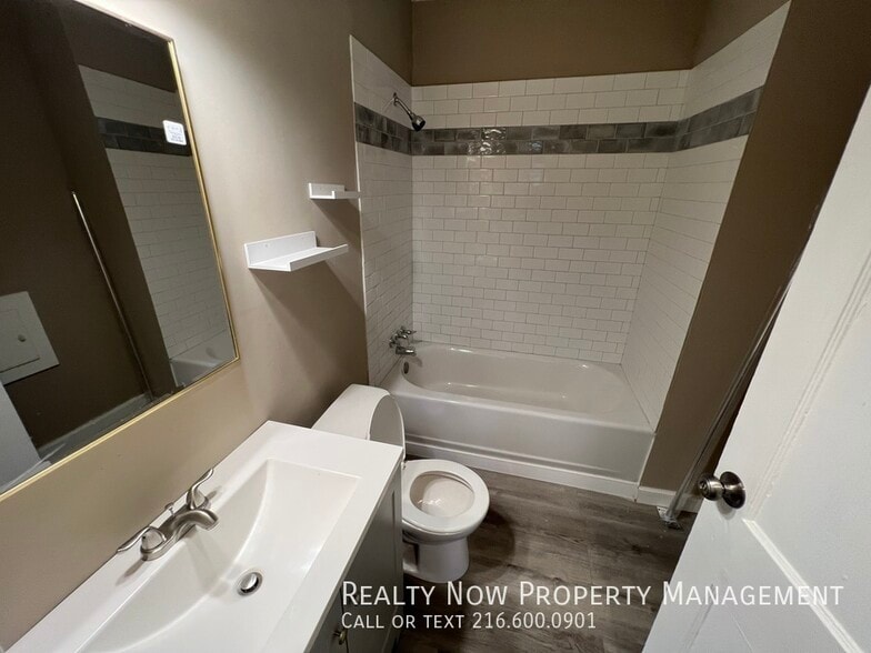 Building Photo - 3346 Desota Ave