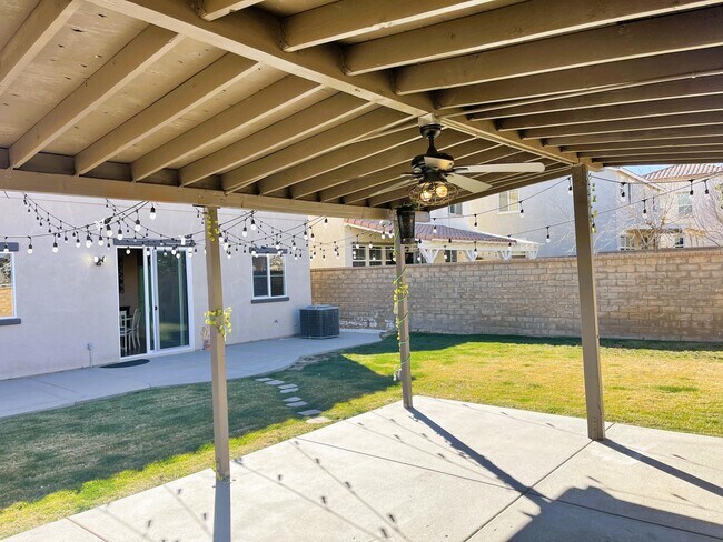 Building Photo - 37701 Tamarind Ct
