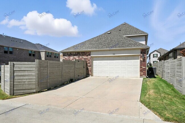 Building Photo - 700 Parkside Dr