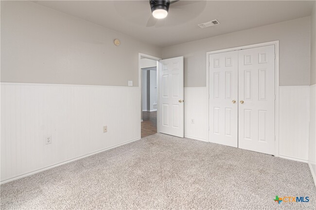 Building Photo - 121 Castlewood Dr