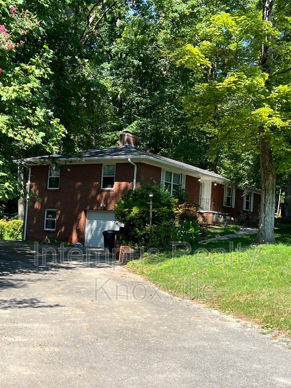 Building Photo - 5801 Ridgewood Rd