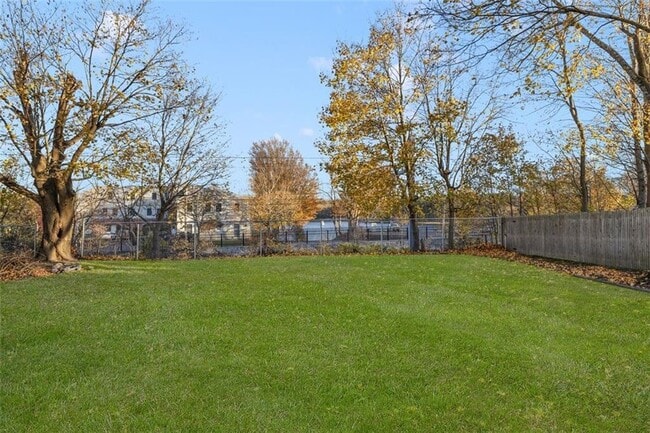 Building Photo - 208 Marlborough St