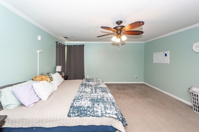 Building Photo - 3 Bedroom 2.5 Bath Single Family Home in S...
