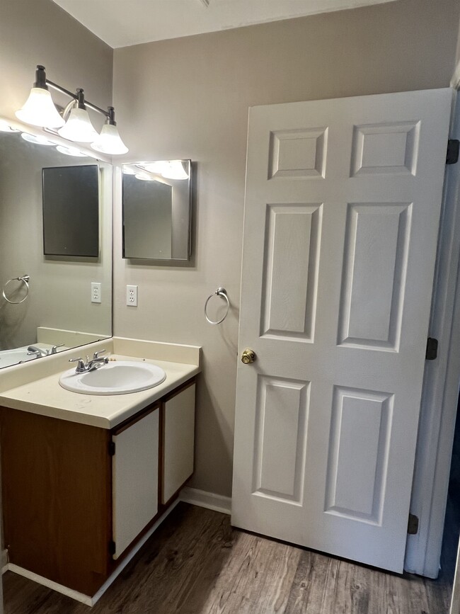 Building Photo - 4108 Mission Trace Blvd