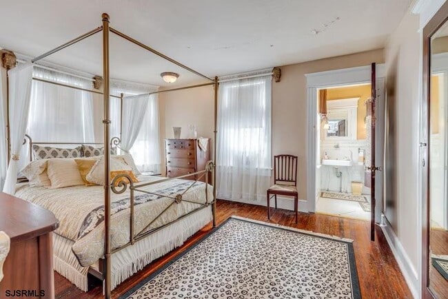 Building Photo - 24 S Vassar Square