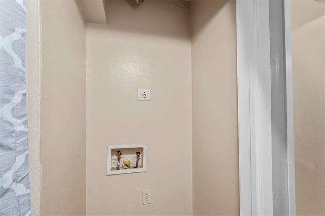 Building Photo - 6646 E Lovers Ln