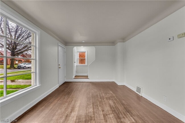 Building Photo - 21206 Hillgrove Ave