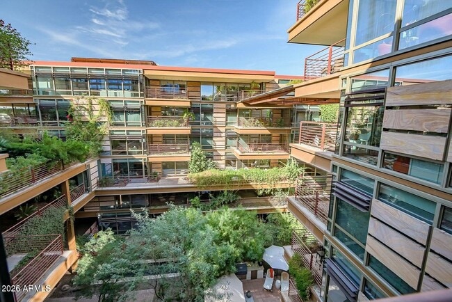 Building Photo - 7121 E Rancho Vista Dr