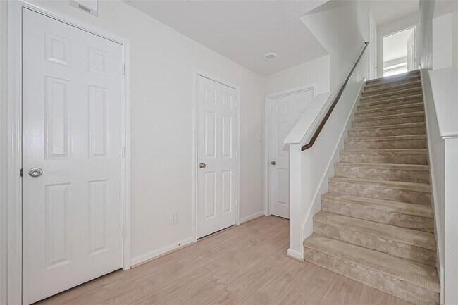 Building Photo - 25406 Cheshire Knoll St