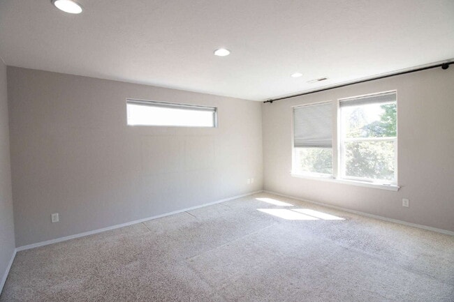 Building Photo - A BEND HOME FOR PEOPLE AND PETS!