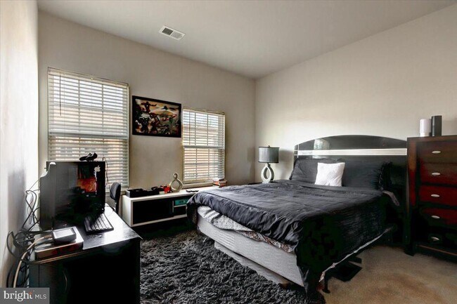 Building Photo - 3550 Briarwood Dr