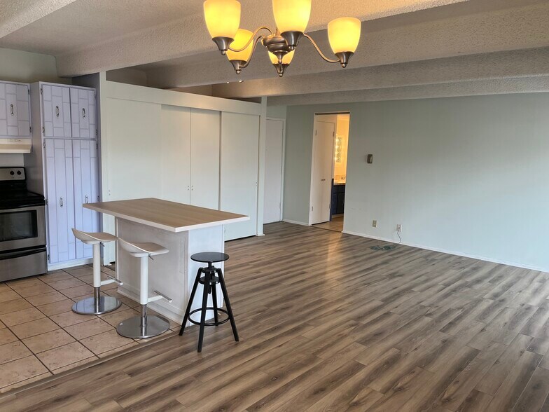 Building Photo - 1365 Columbine St