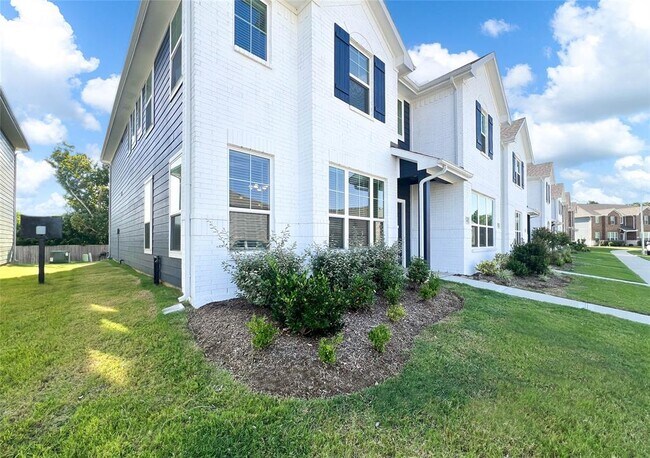 Building Photo - 2234 Memory Oaks Dr