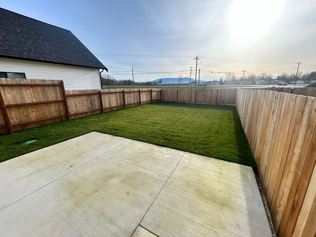 Building Photo - Fully Fenced Brand New Construction Three ...