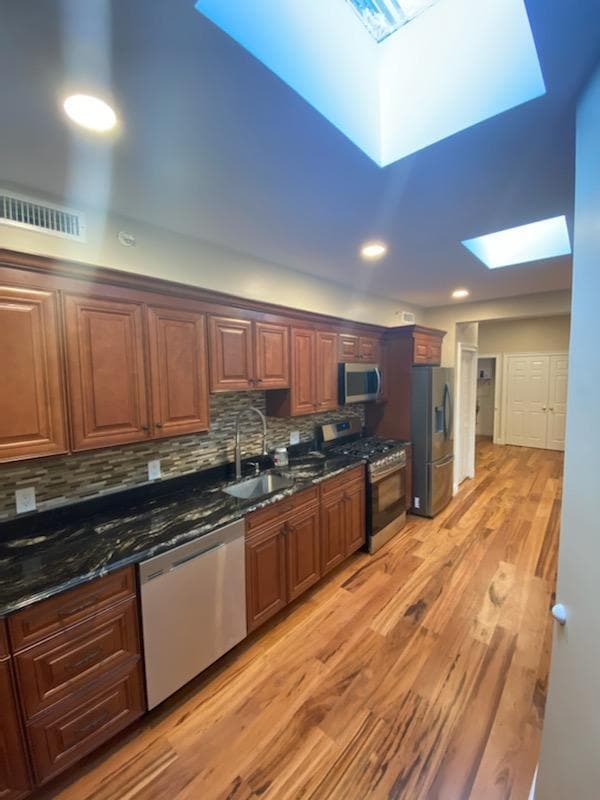 Building Photo - 136 Inman St