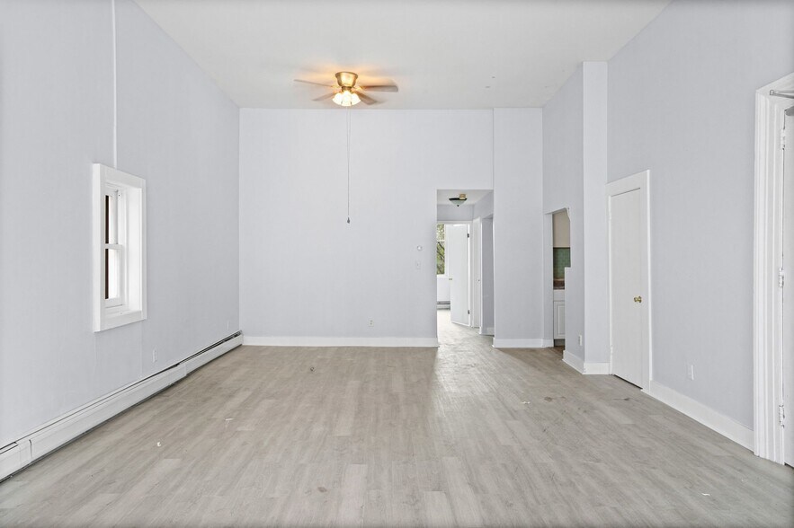 Building Photo - 47 Ten Broeck St