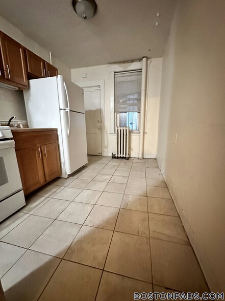 Building Photo - 15 Barrows St