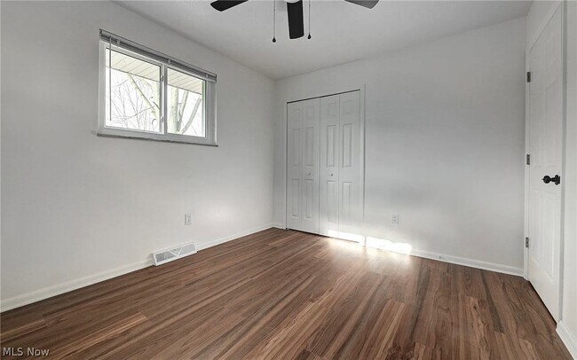 Building Photo - 2920 Northglen Dr