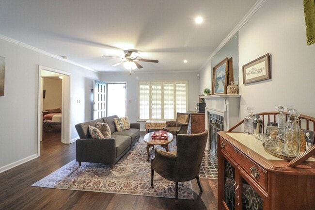 Building Photo - Nice Midtown Bungalow