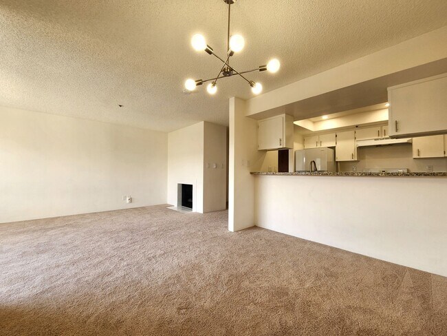 Building Photo - Tranquil Living in a Palo Alto Gem: 1-Bedroom Condo on the Third Floor with In Unit Laundry