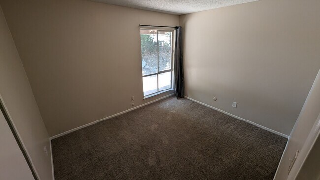 Building Photo - Single Level home near UCR available for Rent