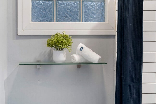 Building Photo - 109 S Paulina St