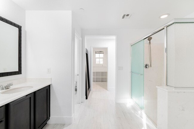 Building Photo - Immaculate 4 bedroom, 2 and 1 3/4 bath home located in the exclusive Master Planned Community Ins...