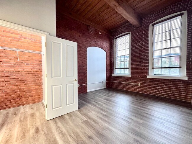 Building Photo - 4 Bishop St