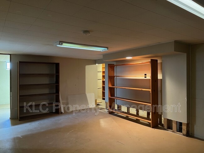 Building Photo - 6600 Sheridan Ave