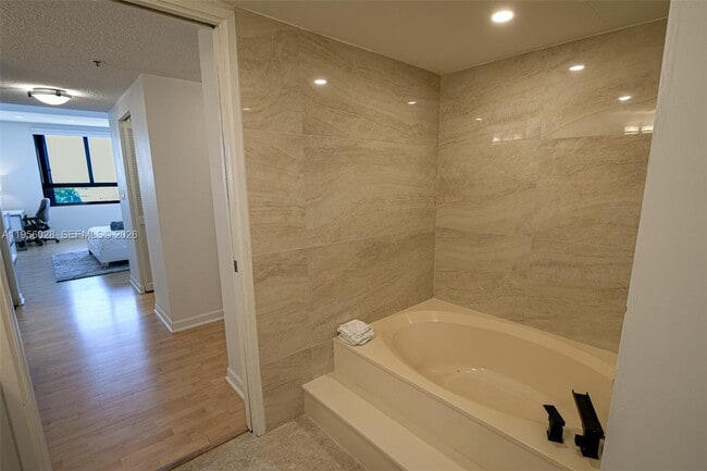 Building Photo - 251 Crandon Blvd