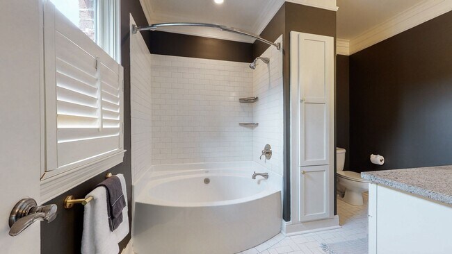 Building Photo - Amazing East Nashville 2 Bed/ 2 Bath Condo...