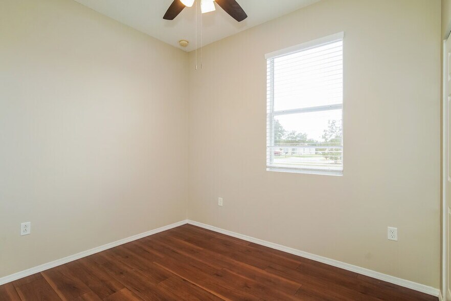 Building Photo - 1557 Regent Ct