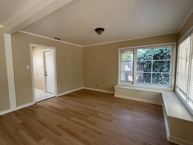 Building Photo - 1220 W Benjamin Holt Dr