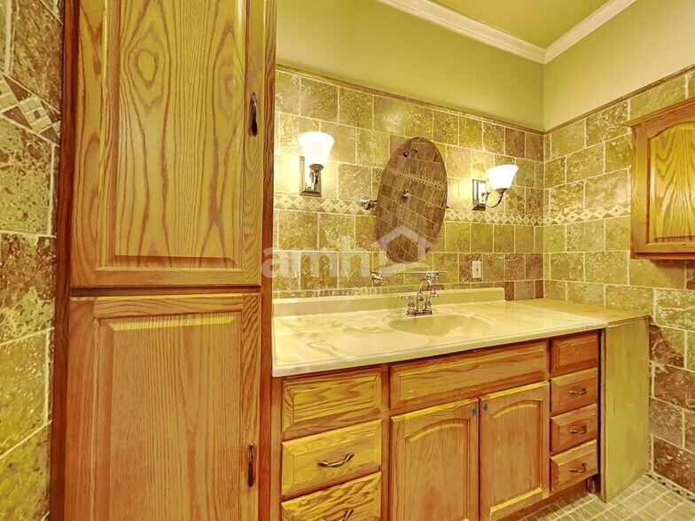 Building Photo - 608 Denali Dr