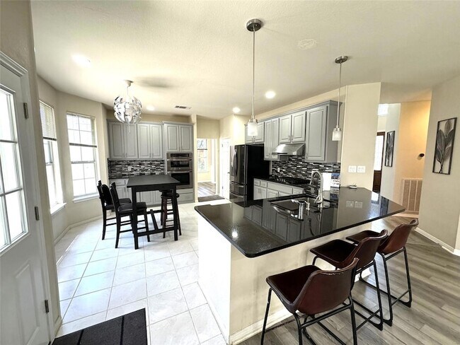 Building Photo - 8807 Splitarrow Dr
