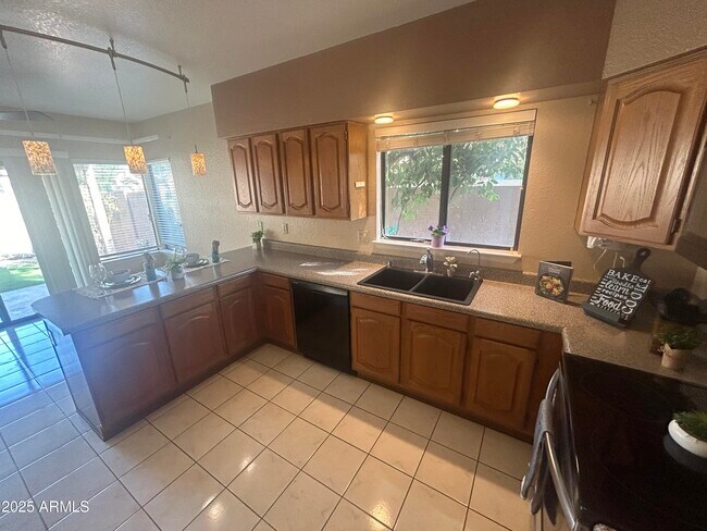 Building Photo - 15845 N 50th St