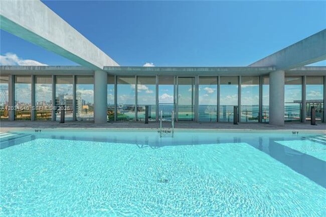 Building Photo - 2669 S Bayshore Dr