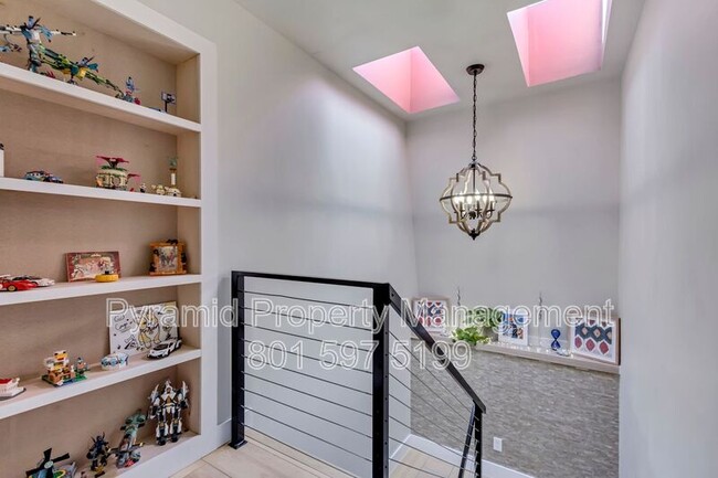 Building Photo - 10971 Cindy Cir