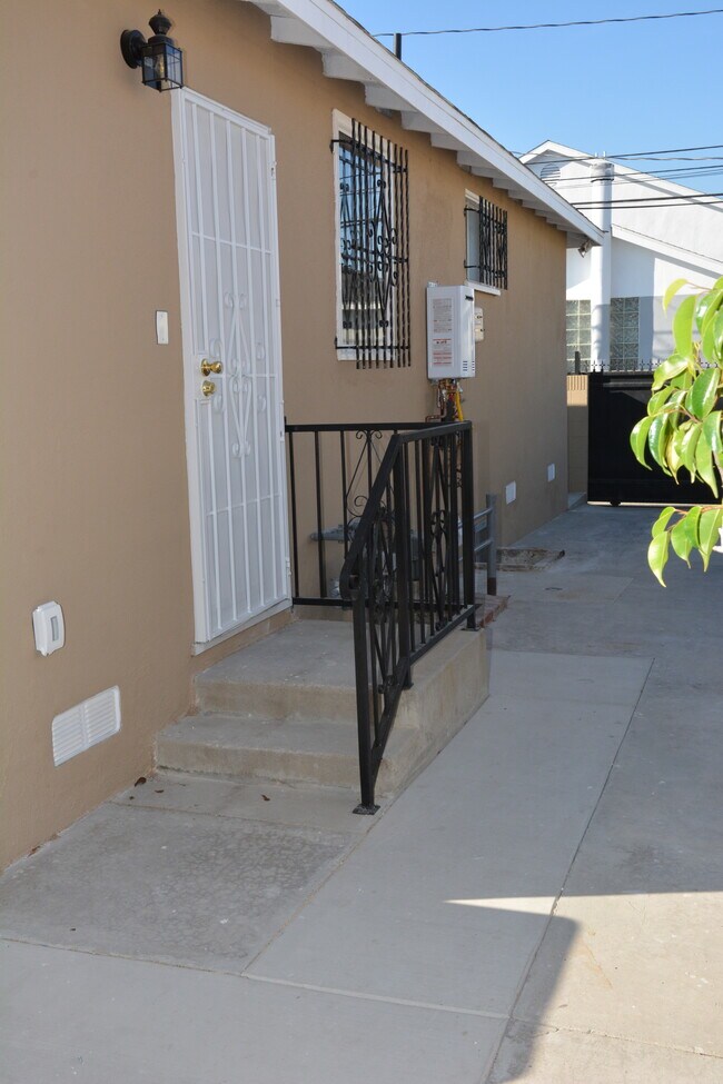 Building Photo - 4137 W 160th St