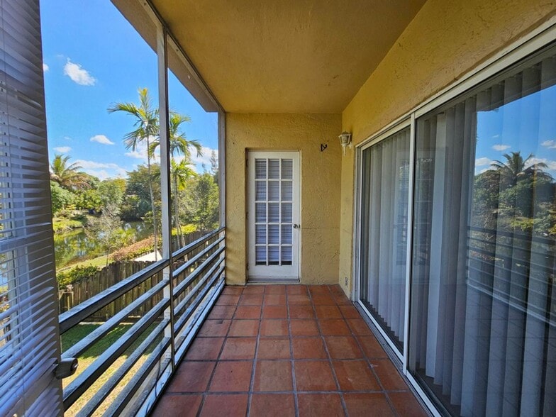 Building Photo - 120 Sparrow Dr