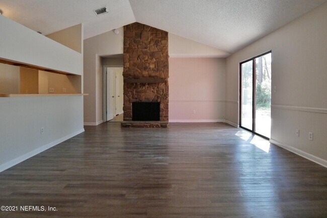 Building Photo - 10268 Pine Breeze Rd W