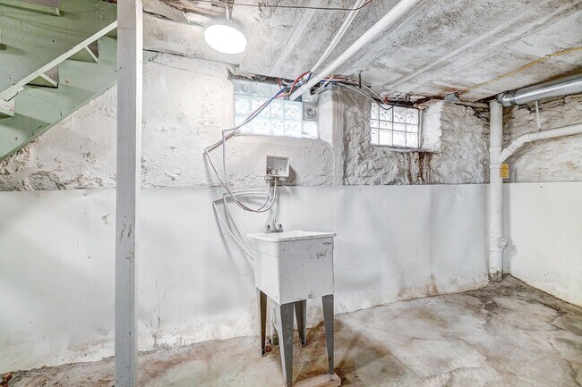 Building Photo - Three Bedroom in Cincinnati!