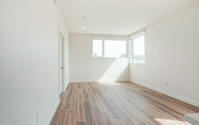 Building Photo - 1301 Bainbridge St