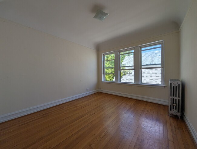 Building Photo - 2948 N Albany Ave