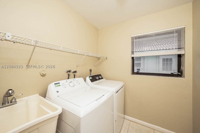 Building Photo - 22888 Greenview Terrace