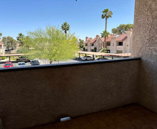 Building Photo - 2 bedroom condo near UNLV