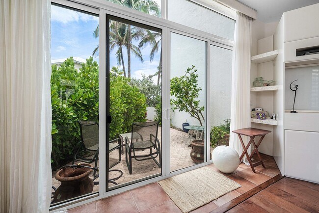 Building Photo - 2115 S Ocean Blvd