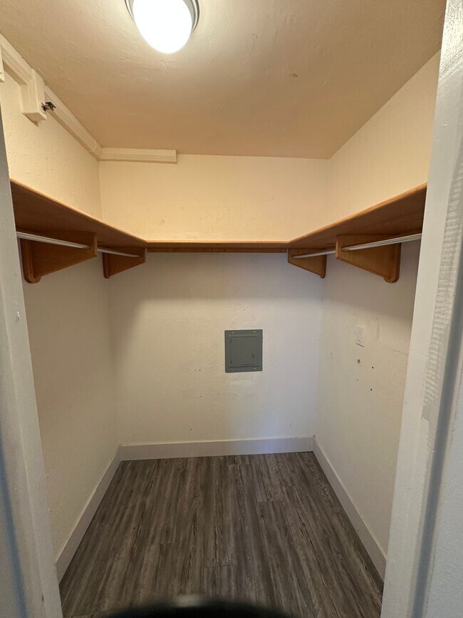 Building Photo - 1 Bedroom Condo - La Mesa