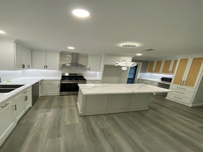 Building Photo - 12803 Cloverwood Dr