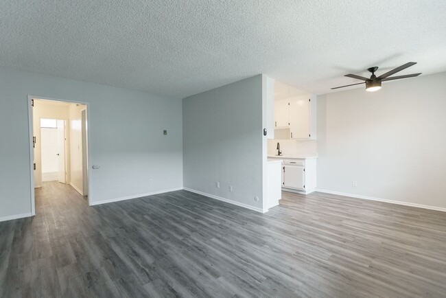 Interior Photo - 18424 Halsted Avenue